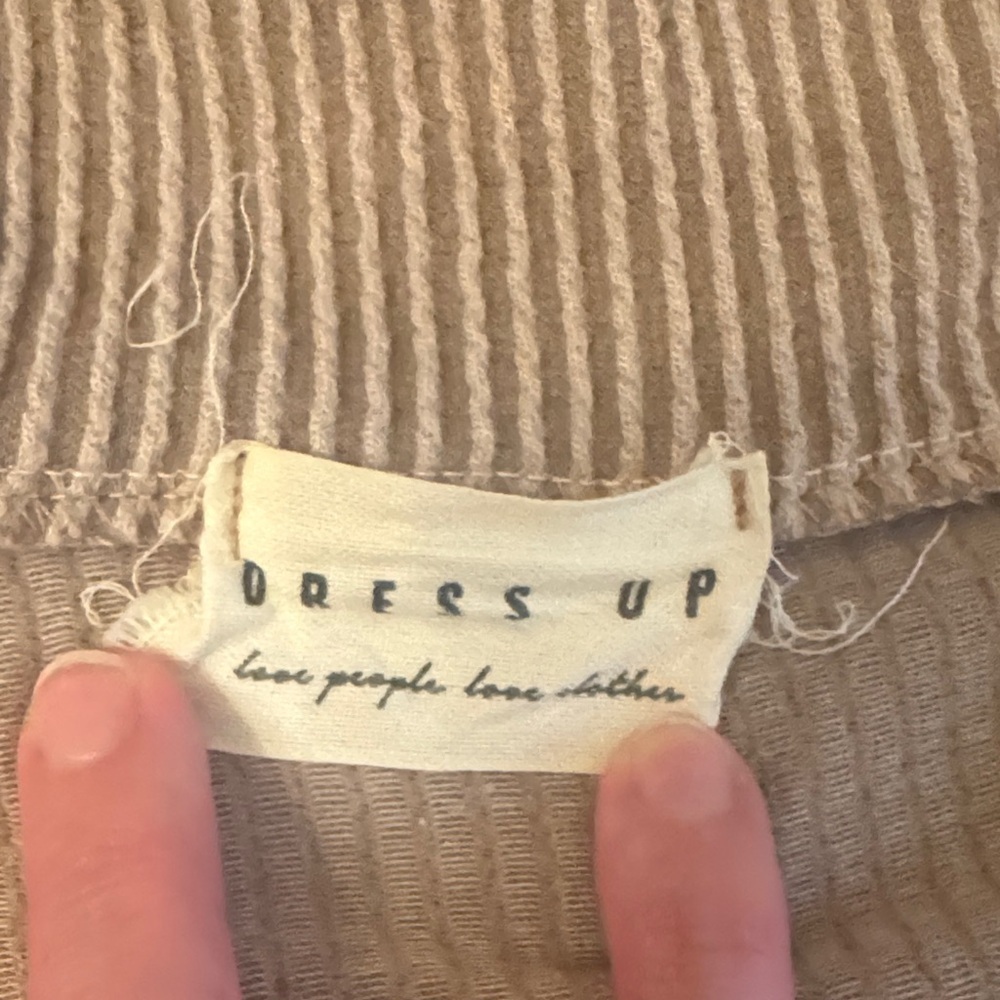 DRESS UP Cropped Ribbed Sweater - Picture 2 of 3